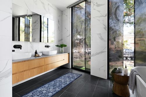 Blue  Non-slip, Low Pile Living Room Area Rug in Modern Black Tiled bathroom