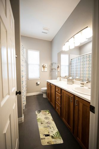 Serwrsw Vintage British Kitchen Rugs Non Slip Sets of 2, Cushioned Anti Fatigue Kitchen Mats for Floor 2 Piece, Beige Runner Rugs Non Skid Washable in Wooden and Grey Bathroom