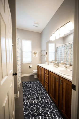 Moroccan Hype Boho Vintage Diamond Indoor Area-Rug in Wooden and Grey Bathroom