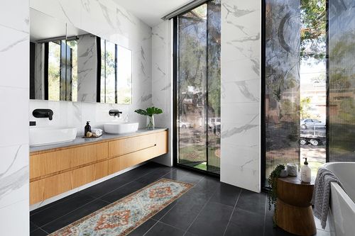 JOLENE.K Washable Area Rug 2x6 Runner Rug for Hallways Boho Rug Non Slip Small Rugs Kitchen Rugs for Living Room Bedroom Bohemian Modern Abastract Stain Resistant Bath Mat Office, Rust/Blue in Modern Black Tiled bathroom