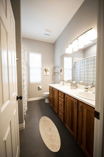 nuLOOM Rigo Hand Woven Farmhouse Jute Area Rug, 4' Round, Natural in Wooden and Grey Bathroom