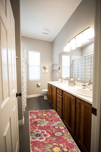 Beeiva Kitchen Runner Rug Non Slip, 2x5 Red Floral Laundry Room Rug, Modern Small Bedside Porch Rug Machine Washable Rug for Entryway Bedroom Kitchen Floor Mats for in Front of Sink in Wooden and Grey Bathroom