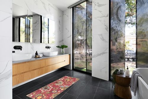 Beeiva Kitchen Runner Rug Non Slip, 2x5 Red Floral Laundry Room Rug, Modern Small Bedside Porch Rug Machine Washable Rug for Entryway Bedroom Kitchen Floor Mats for in Front of Sink in Modern Black Tiled bathroom