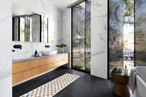 Wonnitar Modern Checkered Washable Runner Rug,2x6 Khaki Bathroom Rugs Runner,Geometric Checkerboard Long Kitchen Runner,Non-Slip Low Pile Soft Entryway Throw Mat for Bedroom Office Laundry in Modern Black Tiled bathroom