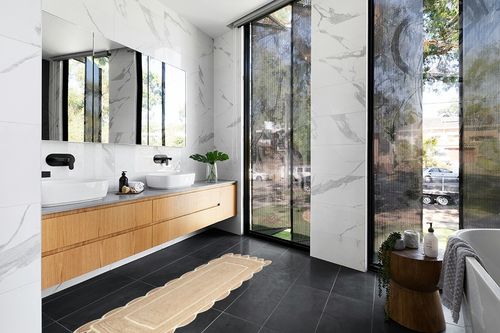 Gautam International Scallop Pattern Jute Bohemian Area Rug (2'x6', Off White) in Modern Black Tiled bathroom