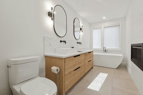 SAFAVIEH Capri Collection Area Rug - 9' x 12', Ivory & Blue, Handmade Wool, Ideal for High Traffic Areas in Living Room, Bedroom (CPR208A) in Scandinavian Neutral bathroom