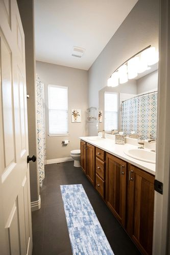 SAFAVIEH Amelia Collection Area Rug - 9' x 12', Ivory & Blue, Modern Abstract Distressed Design, Non-Shedding & Easy Care, Ideal for High Traffic Areas in Living Room, Bedroom (ALA786A) in Wooden and Grey Bathroom