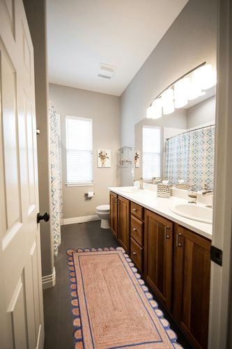 Scallop Pattern Jute Bohemian Area Rug (Blue, 2' x 6') in Wooden and Grey Bathroom