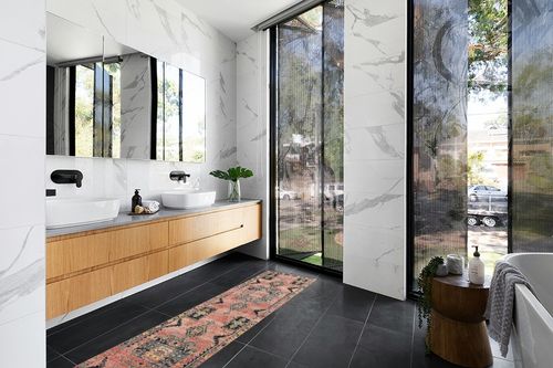 Loloi II Jocelyn Collection JOC-06 Rose/Rose 2'-3" x 7'-6" Runner Rug in Modern Black Tiled bathroom