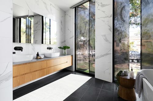 nuLOOM Marleen Contemporary Shag Runner Rug, 2' 8" x 8', White in Modern Black Tiled bathroom
