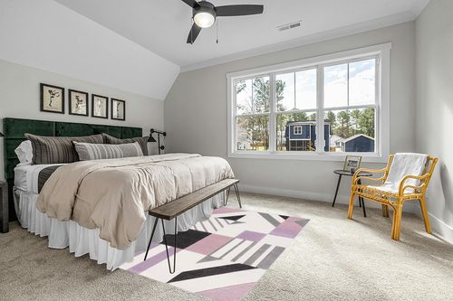 SAFAVIEH Hollywood Collection Area Rug - 5'3" x 7'6", Ivory & Purple, Mid-Century Modern Design, Non-Shedding & Easy Care, Ideal for High Traffic Areas in Living Room, Bedroom, Dining (HLW709D-5) in Grey Traditional Bedroom with King Bed