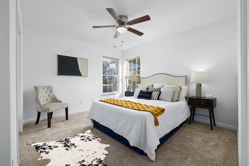 nuLOOM Marcia Machine Washable Faux Cowhide Accent Rug, 3' 10" x 5', Black in White and Yellow Modern Bedroom