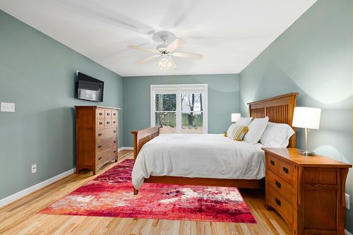 SAFAVIEH Madison Collection Area Rug - 8' x 10', Red & Ivory, Modern Boho Abstract Design, Non-Shedding & Easy Care, Ideal for High Traffic Areas in Living Room, Bedroom (MAD440Q) in Teal and Orange Wood Bedroom