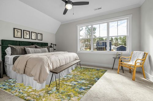 Unique Loom Jardin Collection Colorful, Vibrant, Abstract, Modern Area Rug, 9 x 12 ft, Green/Olive in Grey Traditional Bedroom with King Bed