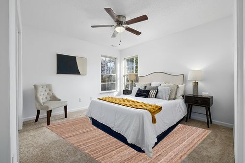 SAFAVIEH Kilim Collection Area Rug - 8' x 10', Beige & Yellow, Handmade Wool, Ideal for High Traffic Areas in Living Room, Bedroom (KLM551D) in White and Yellow Modern Bedroom