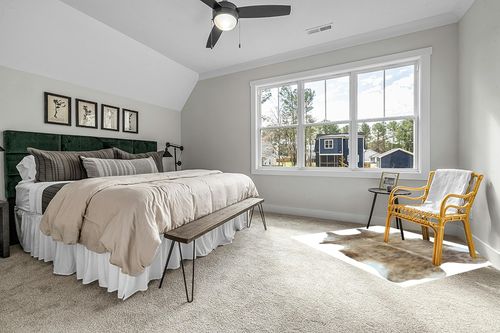 Tomtom Cowhides Brindle Light Cowhide Rug 100% Natural Leather Rugs 6x6 in Grey Traditional Bedroom with King Bed