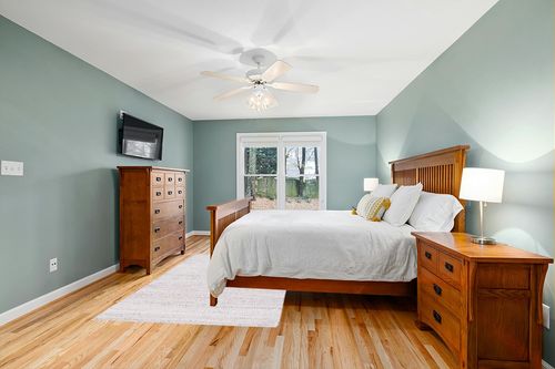 SAFAVIEH Vermont Collection Area Rug - 5' x 8', Ivory & Purple, Handmade Wool, Ideal for High Traffic Areas in Living Room, Bedroom (VRM401V) in Teal and Orange Wood Bedroom