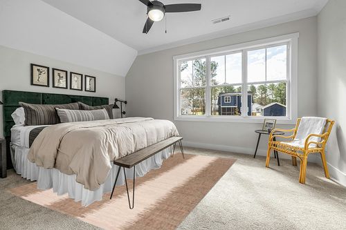 Rectangle Blythe Abstract Machine Woven Polypropylene/Polyester/Latex Indoor ... in Grey Traditional Bedroom with King Bed