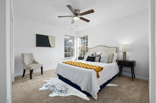 bonanza leathers Genuine Cowhide Rug Gray Black spckled Size Large/Extra Large (Extra Large) in White and Yellow Modern Bedroom