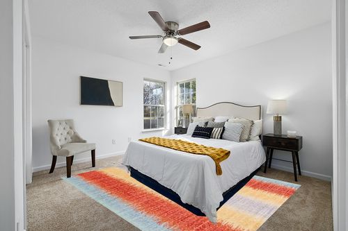 SAFAVIEH Windsor Collection Area Rug - 8' x 10', Yellow & Purple, Shabby Chic Boho Distressed Design, Non-Shedding & Easy Care, Ideal for High Traffic Areas in Living Room, Bedroom (WDS304C) in White and Yellow Modern Bedroom