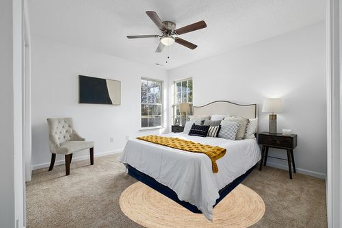 Natural Rustic Reversible Living Room Area Rug in White and Yellow Modern Bedroom