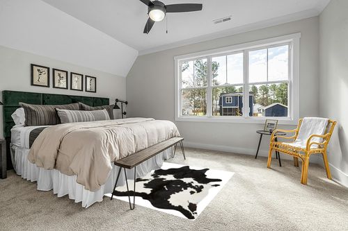 Black and White Cowhide Rug | Natural Cow Skin Cow Hide Leather Area Rug Hair On, 5 ft X 6 ft Premium Black White Shed Free Natural Hide in Grey Traditional Bedroom with King Bed