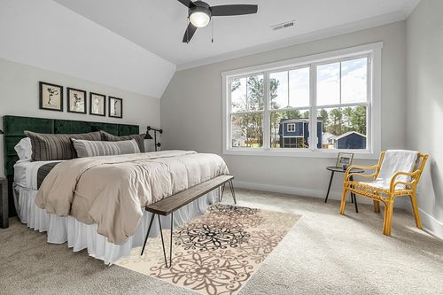 SUPERIOR Indoor Large Area Rug for Bedroom, Living/Dining Room, Entryway, Office, Farmhouse Aesthetic Floor Throw, Modern Floral Geometric Decor, Jute Backing, Leigh Collection, 5' x 8', Beige in Grey Traditional Bedroom with King Bed