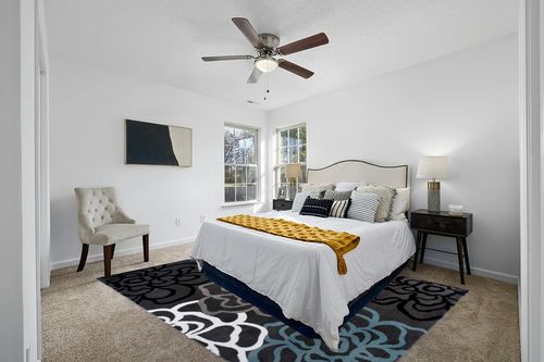 Rugshop Contemporary Modern Floral Abstract Flowers Easy Maintenance for Home Office, Living Room, Bedroom, Kitchen Soft Area Rug 5' 3" X 7' 3" Gray in White and Yellow Modern Bedroom