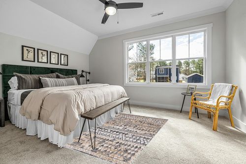 Rugs.com Leipzig Collection Area Rug – 5' x 8' Beige Low-Pile Rug Perfect for Bedrooms, Dining Rooms, Living Rooms in Grey Traditional Bedroom with King Bed