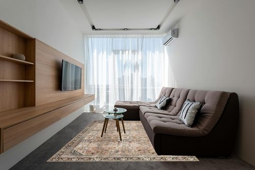 ‎Auburn / Multi ‎Traditional   ‎Area Rug in Grey Living Room with Brown Couch