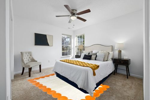 Beige & Orange Irregular Boarder Shape, Modern Handmade Tufted Area Rugs in Beige and Orange Color. in Size 5X8 Feet. in White and Yellow Modern Bedroom