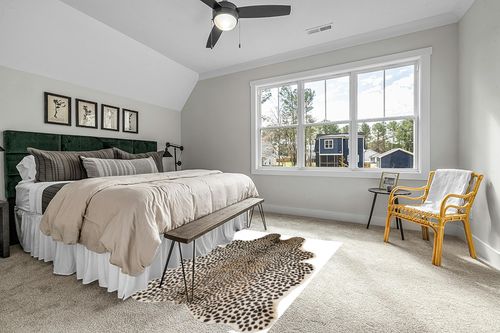 Erin Gates by Momeni Acadia Cheetah Multi Faux Hide Area Rug 5'3" X 7'10" - Multicolor in Grey Traditional Bedroom with King Bed