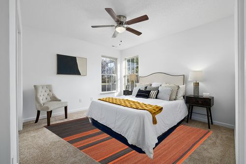 SAFAVIEH Kilim Collection Area Rug - 8' x 10', Dark Grey & Orange, Handmade Flat Weave Wool, Ideal for High Traffic Areas in Living Room, Bedroom (KLM952C) in White and Yellow Modern Bedroom