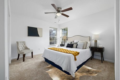 Tomtom Cowhides Brindle Medium Cowhide Rug 100% Natural Leather Rugs 6x6 in White and Yellow Modern Bedroom