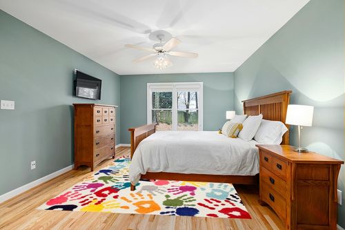 nuLOOM Pinkie Handprint Kids Area Rug, 8x10, Multi in Teal and Orange Wood Bedroom