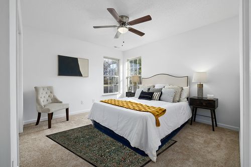 RUGGABLE Morris & Co Washable 5x7 Area Rug, Dark Green, Premium Rugs for Living Room, Bedroom, Kitchen, Office, Classroom with Gripper Non Slip Pad in White and Yellow Modern Bedroom