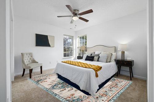 Well Woven Indira Manor Vintage Bohemian Medallion Oriental Blue 8x10 (7'10" X 9'10") Area Rug in White and Yellow Modern Bedroom
