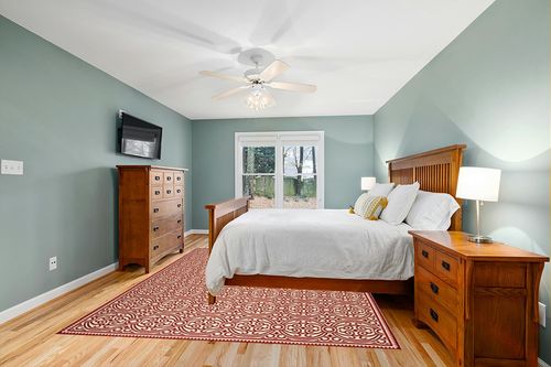 SAFAVIEH Linden Collection 8' x 10' Red/Cream LND134Q Geometric Indoor/ Outdoor Non-Shedding Easy scrubbing Patio Backyard Porch Deck Mudroom Area-Rug in Teal and Orange Wood Bedroom