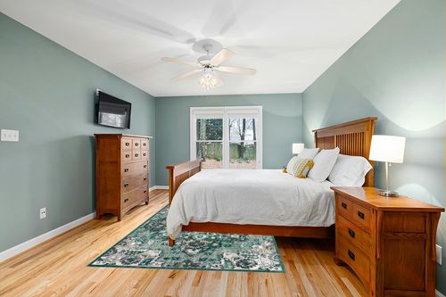 LUXE WEAVERS Moroccan Green 6x9 Medallion Area Rug for Living Rooms in Teal and Orange Wood Bedroom