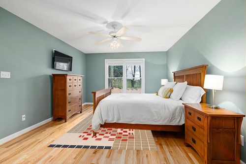 SAFAVIEH Genre Collection Area Rug - 6' x 9', Grey & Red, Handmade Wool, Ideal for Living Room, Bedroom, Dining (GRE206F-6) in Teal and Orange Wood Bedroom