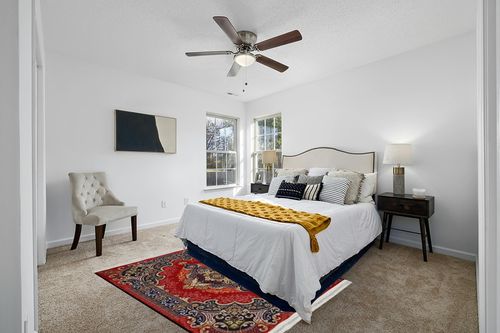 Area Rug,Machine Washable Vintage Rug,Perfect Non-Slip Floor Carpet for Home Decor,Floor Decoration,5'x7'Rug in White and Yellow Modern Bedroom