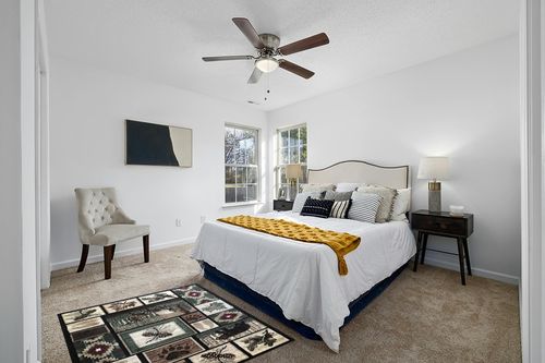 Carpet King Cabin Style Area Rug Rustic Western Country Bear Elk Deer Bear Wildlife Lodge Native Design 386 (3 Feet 10 Inch X 5 Feet 2 Inch) in White and Yellow Modern Bedroom