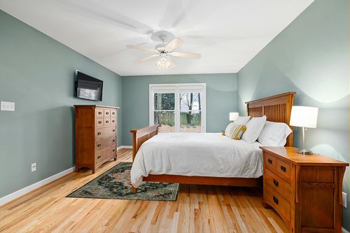 Morebes Ultra-Thin Boho Large Living Room Carpet, Green 5x7 Rug for Bedroom Washable Area Rug Non Slip Dining Mat, Office Rug Distressed Floral Floor Carpet for Guestroom Decor in Teal and Orange Wood Bedroom