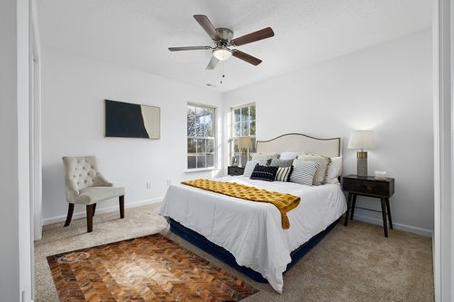 Sunshine Cowhides Cowhide Patchwork Area Rug Chevron Brindle Degrade Tricolor 4 x 6' in White and Yellow Modern Bedroom