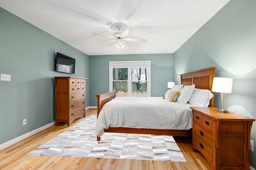 nuLOOM Cece Contemporary Cowhide Area Rug, 8x10, Silver in Teal and Orange Wood Bedroom
