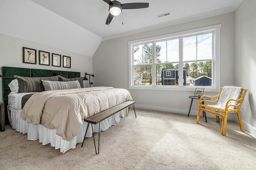Unique Loom Solid Shag Collection Area Rug (9' x 12' Rectangle, Snow White) in Grey Traditional Bedroom with King Bed