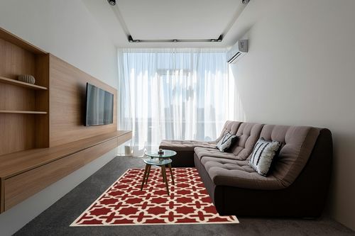 SAFAVIEH Cambridge Collection 6' x 9' Rust / Ivory CAM125L Handmade Moroccan Premium Wool Area Rug in Grey Living Room with Brown Couch