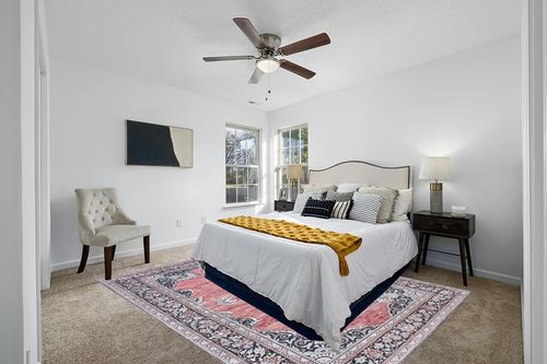 JONATHAN Y WSH201B-8 Bausch Bohemian Distressed Chenille Machine-Washable Indoor Area Rug, Classic, Mid-Century, Rustic for Bedroom,Kitchen,Living Room,Non Shedding,Easy-Washing, Pink, 8 X 10 in White and Yellow Modern Bedroom