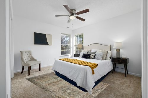 Loloi II Layla Collection LAY-03 Traditional Olive/Charcoal 5'-0" x 7'-6" Area Rug in White and Yellow Modern Bedroom