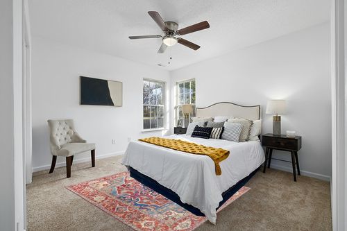 Artistic Weavers Lyyti Area Rug 5' x 7'6", 5 ft x 7 ft 6 in, Bright Red/Blue in White and Yellow Modern Bedroom